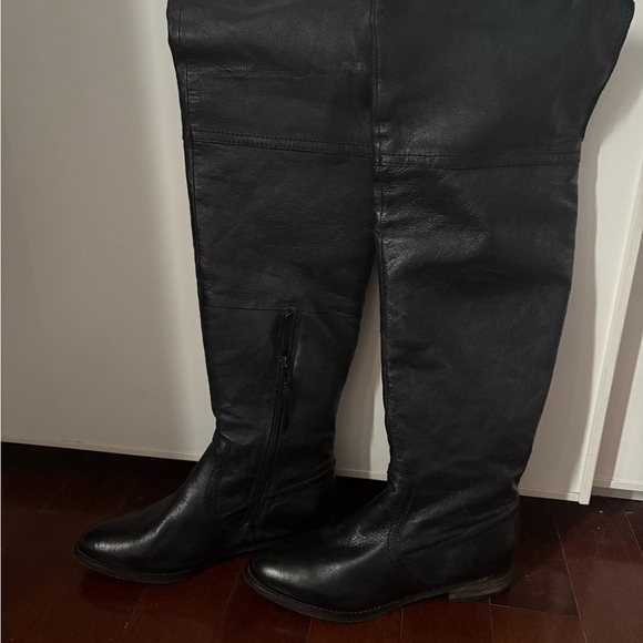 Black Leather Knee-High Boots - Picture 4 of 10